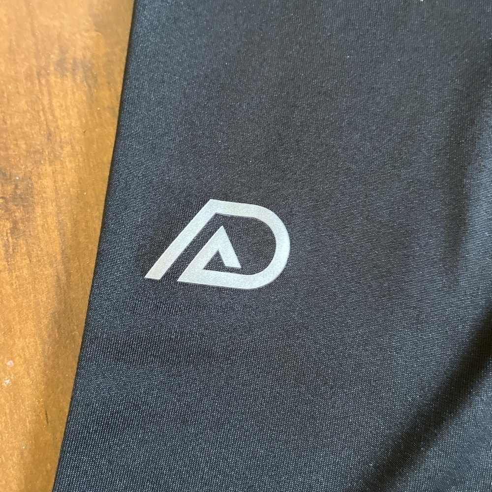 Woman’s Black Active Leggings *Bundle of 6* - Picture 7 of 7